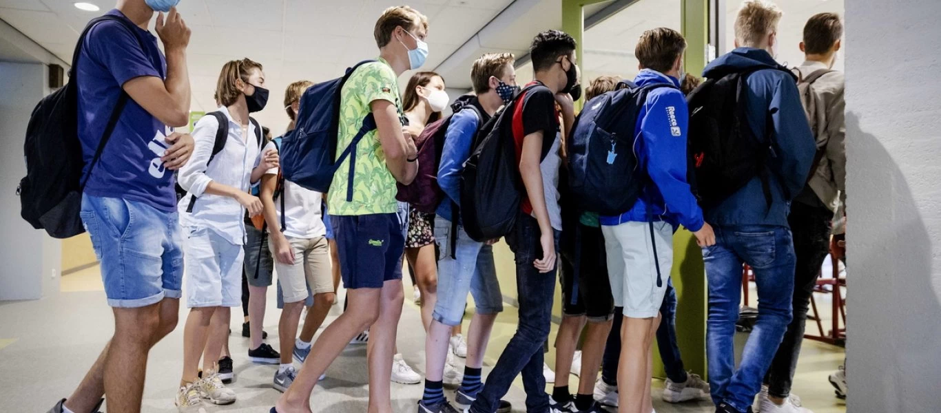 Χιλιάδες παιδιά κινδυνεύουν να μείνουν στην ίδια τάξη λόγω μάσκας και του κυβερνητικού αυταρχισμού